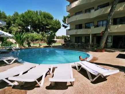 Flacalco Hotel & Apartments - Image 1