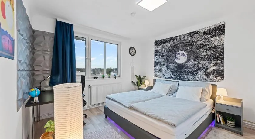 Big 1 Bedroom Apartment near Airport & City Center - Image 1