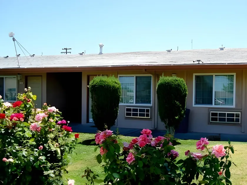 Maple Inn and Suites Los Banos - Image 1