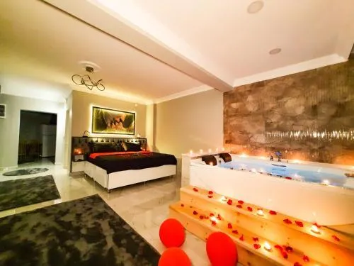 Paradiso Apartments - Image 1