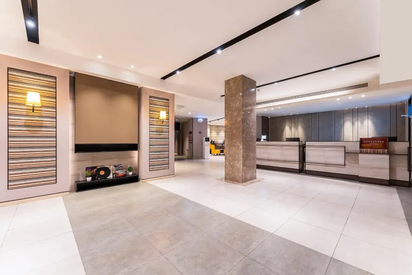 Home Inn Plus Qingdao Badaguan Taipingjiao Park Metro Station - Image 1