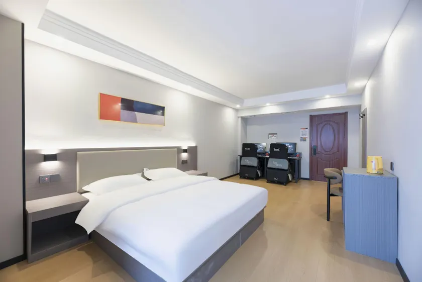 U+ Selected Esports Hotel (Commercial Pedestrian Street Branch) - Image 1