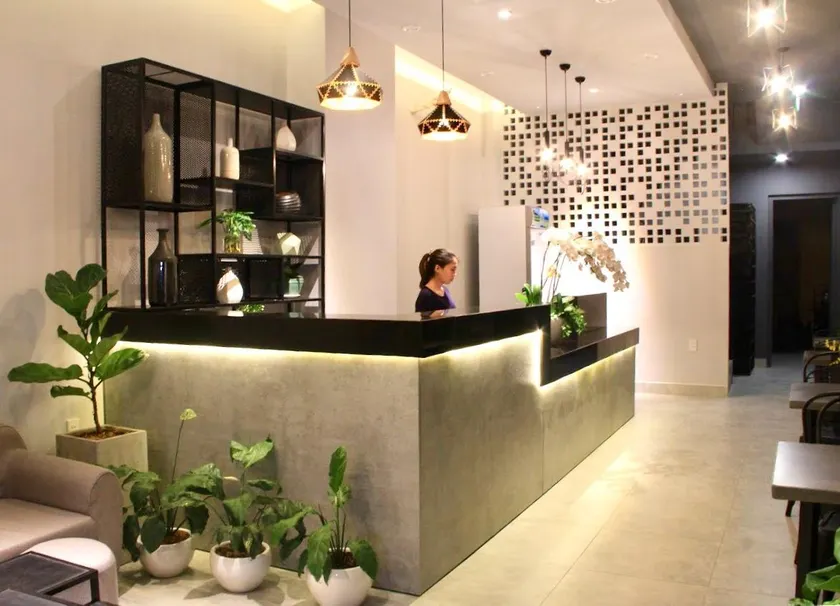 MIDMOST Boutique Hostel - Image 1