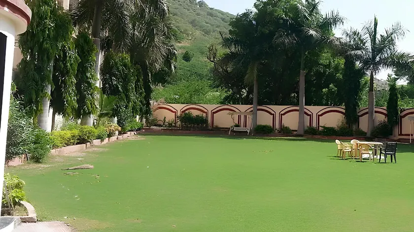 HOTEL GARDEN VIEW NATHDWARA PURE VEG - Image 1