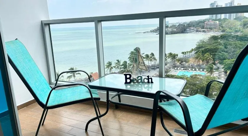 Condo Gorgona Beach Apartamento de Lujo de 2 Habitaciones - Image 1