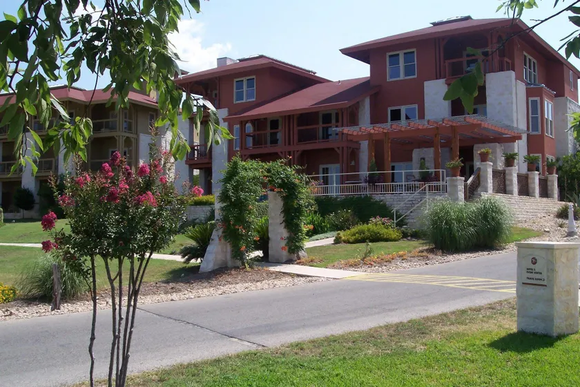 Vintage Villas Hotel - Image 1