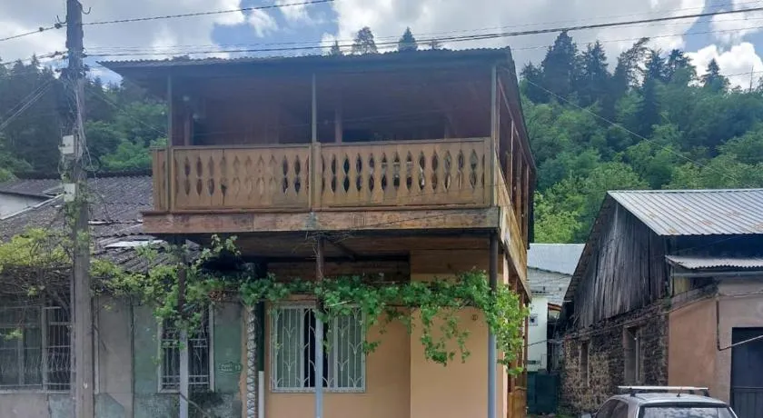 Home near park - Image 1