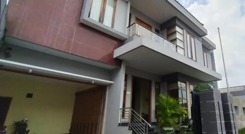 Alloro Boutique Hotel Pacitan - Image 1