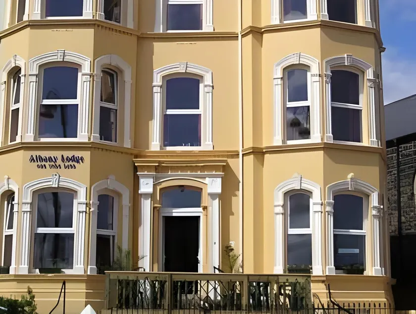 Albany Lodge - Image 1