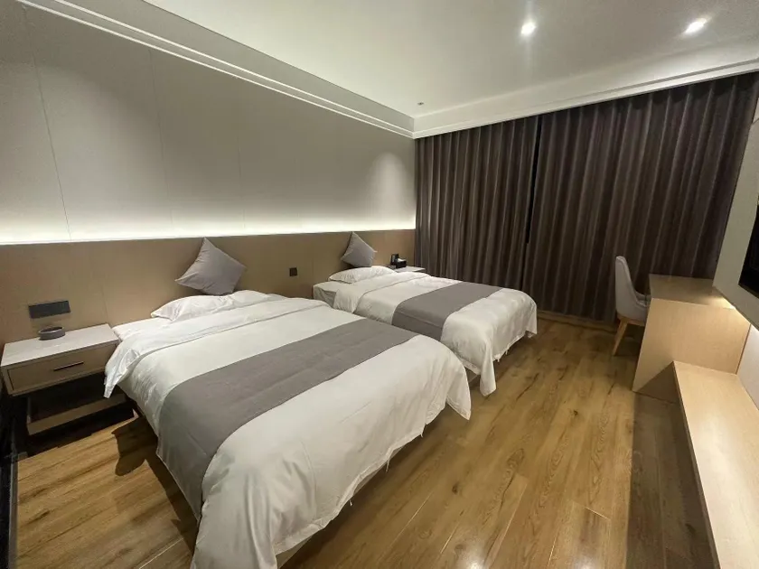 Ruixiang Hotel - Image 1