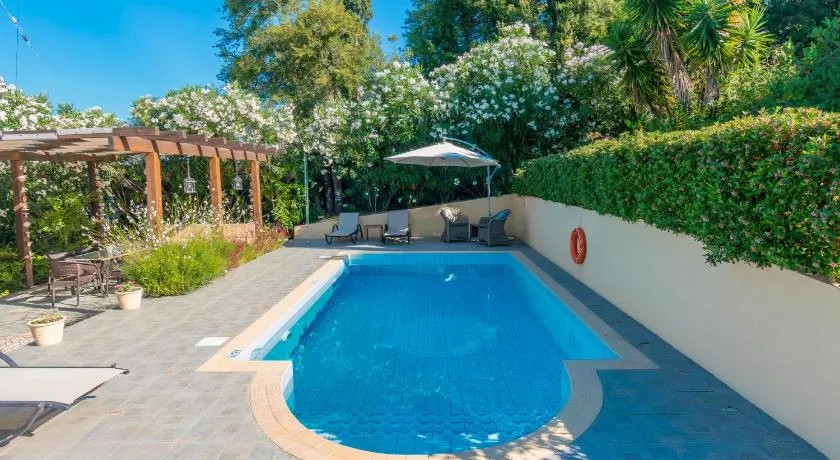 Blue Coast Suites - Seaside Retreat with Pool in Exclusive Kommeno - Image 1