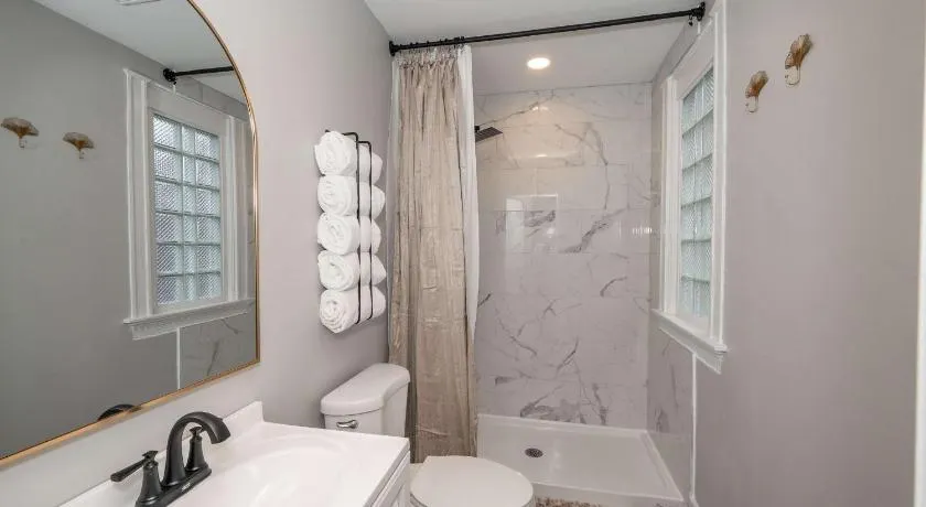 LUXE Spot 2 - Image 1