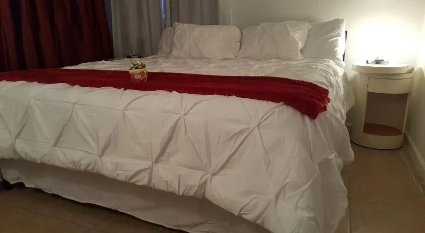 Dream King Bed-2BD-12 min to Strip - Image 1