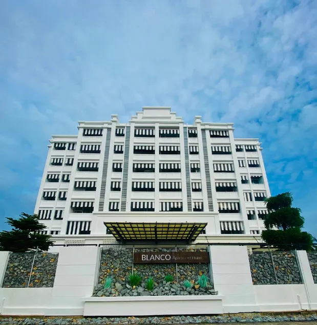 Blanco Apartment Hotel - Image 1