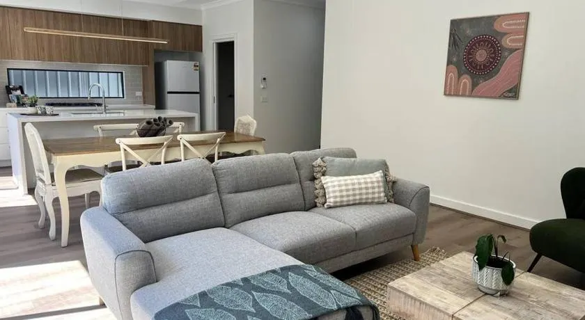 The Cosy Cottage - Image 1