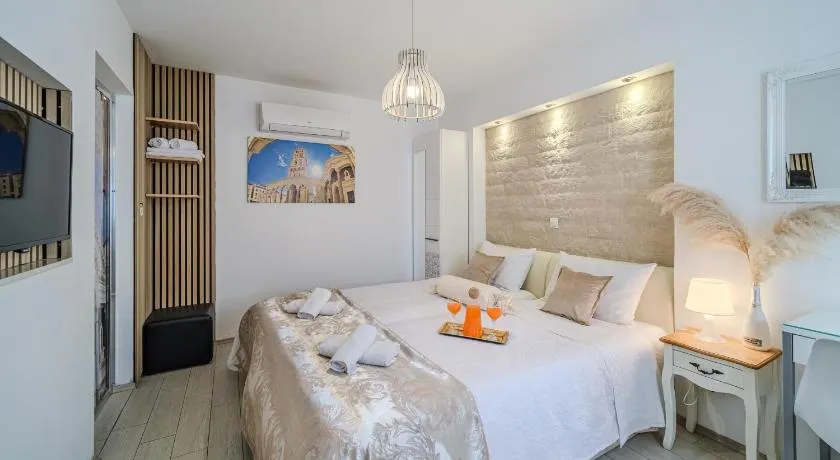 Rooms and apartments Paese - Image 1