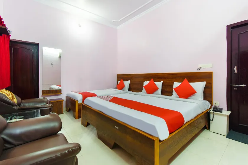 OYO 6179 Hotel Aarjee Crescent - Image 1