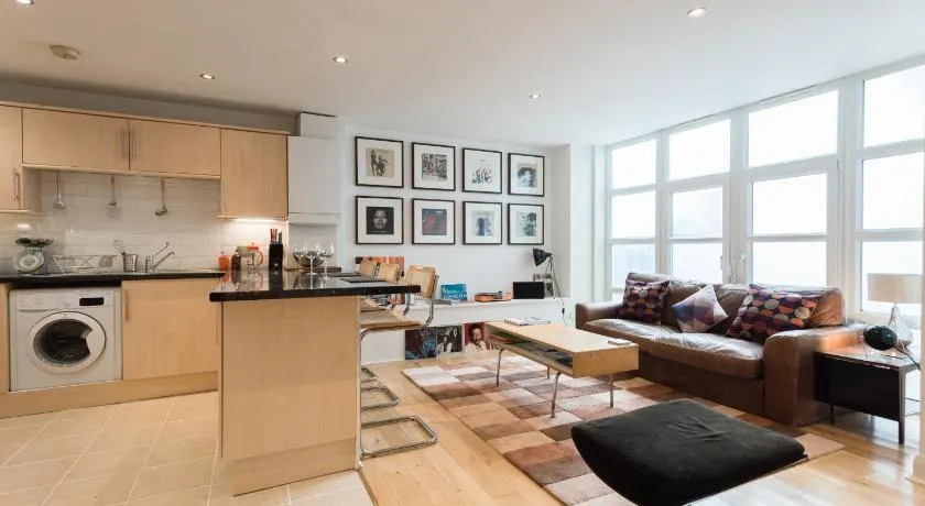 Central Home with Parking near Waterloo & St Thomas & Big Ben & Parliament - Image 1