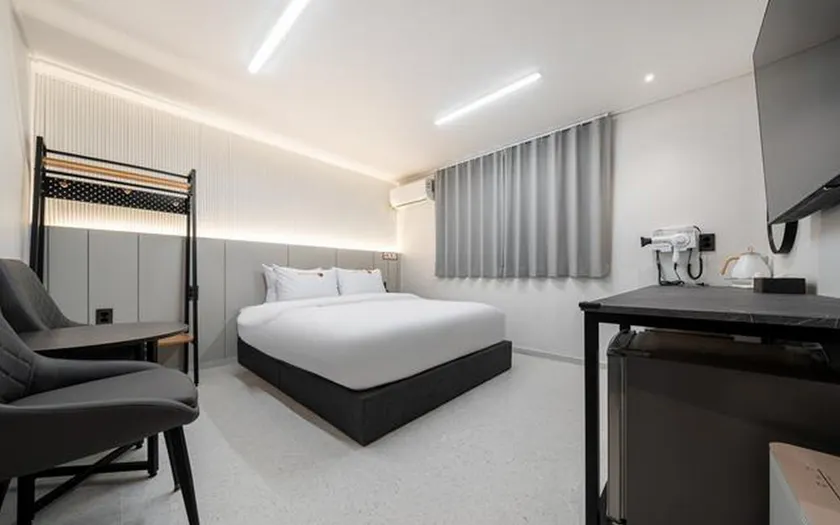 EG Stay Hotel - Image 1