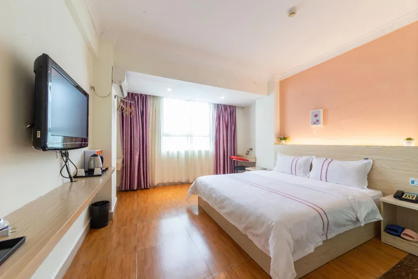 Jiajie Hotel (Haikou Qilou Old Street) - Image 1