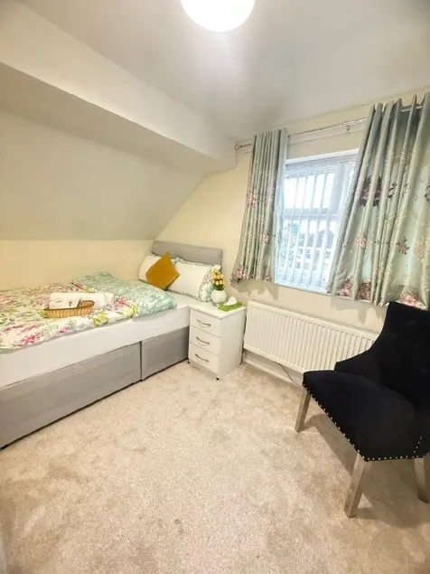 Couple/ Solo Private Room with garden Birmingham - Image 1