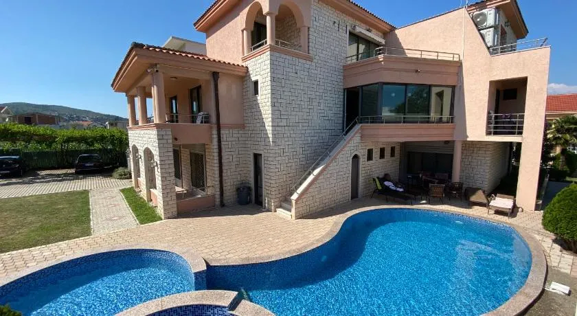 Luxury Villa Ulcinj - Image 1