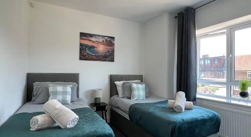 Brand New, Immaculate 3 Bed 3 Shower room House - Image 1