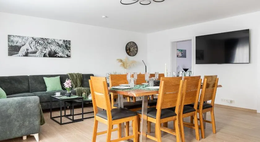 SmartStay Apartment 91 m2, Balkon, Parkplatz, Self Check-in, 2 WCs, Kaffeevollautomat - Image 1