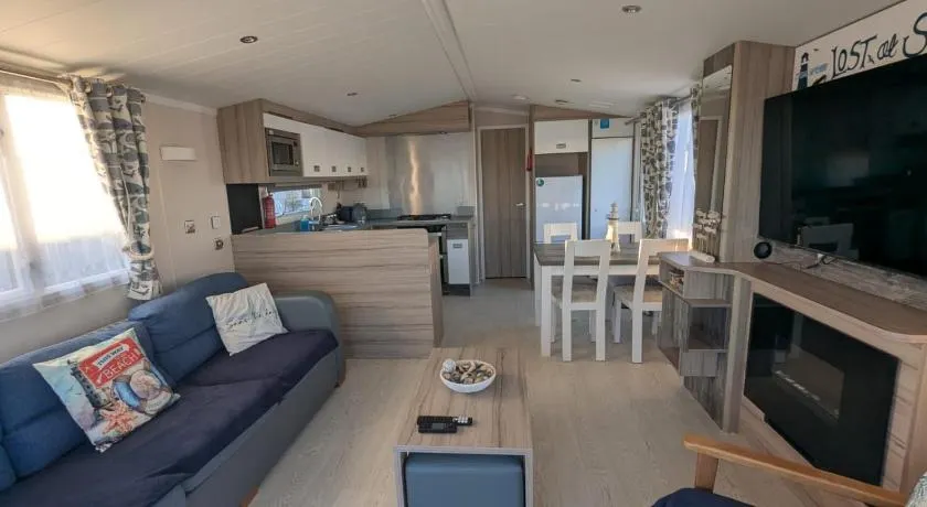 Lighthouse Lodge Dog Friendly Nr Sutton on Sea - Image 1