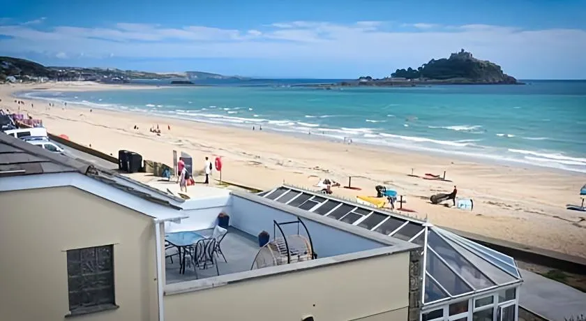 3 Bedroom Beach House Apartment, Across St Michaels Mount in Marazion - Image 1