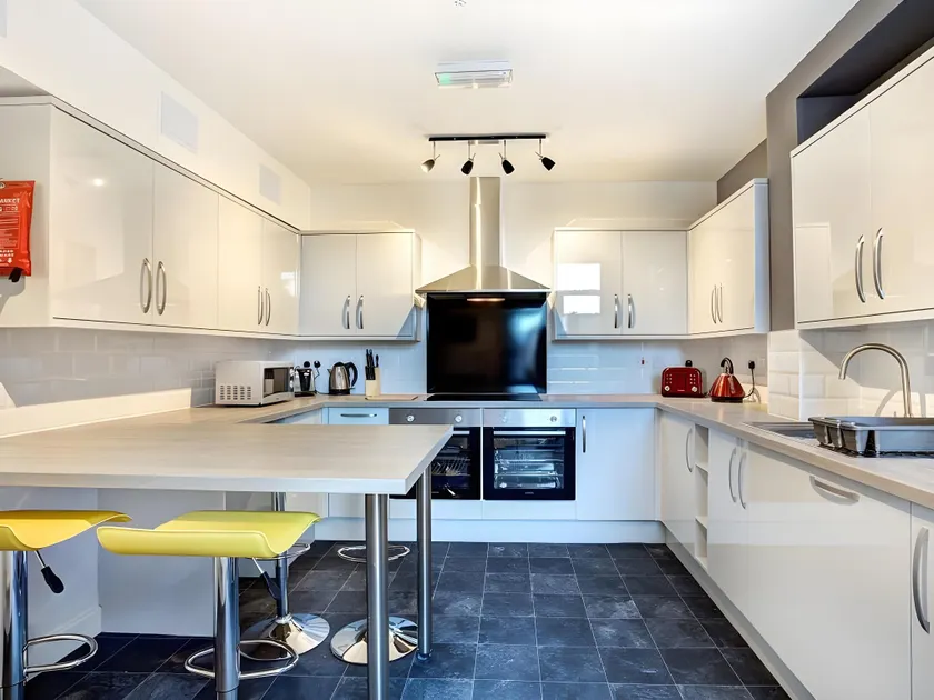 Townhouse PLUS @ 166 Edleston Road Crewe - Image 1