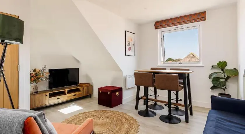 Coastal Chic Retreat - Steps from the Beach - Sleeps 4 - Image 1