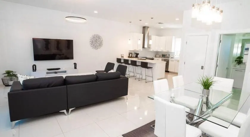Across the Ocean few steps to beach contemporary three Bedroom townhouse - Image 1