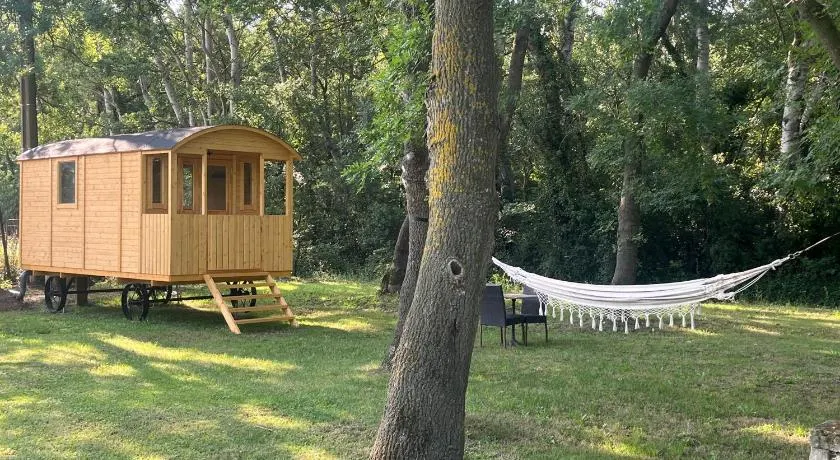Roulotte Natiraa avec sauna et piscine - Image 1