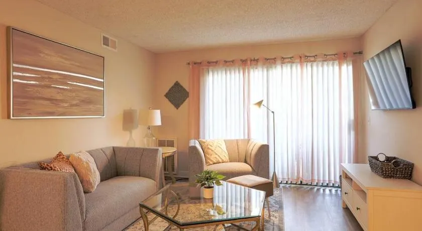 Shabby Chic Oceanside King & 2 Queen bed Pool GYM - Image 1