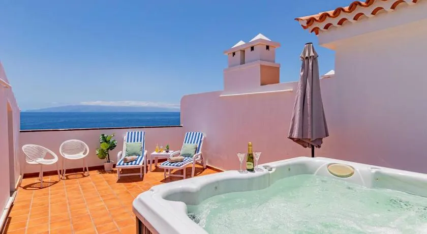 Penthouse Apt with Jacuzzi by Dream Homes Tenerife - Image 1