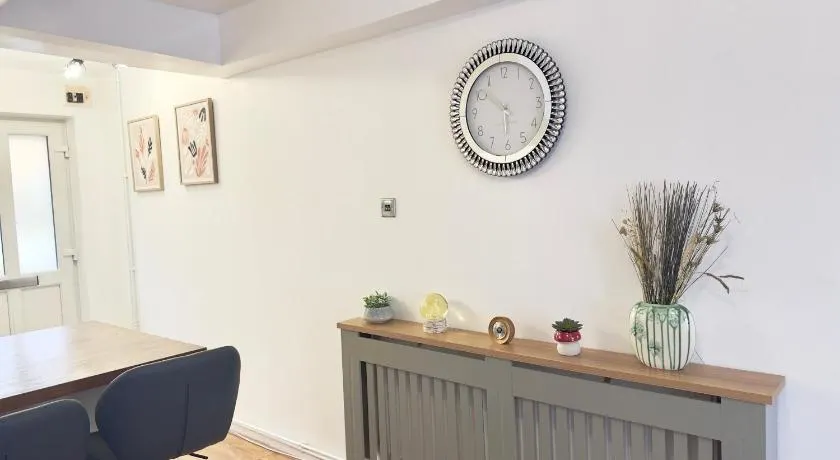 The Cozy Hideaway - 2 Bedroom apartment with garden in Orpington with free Parking - Image 1
