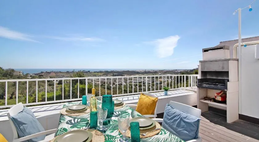 Appartamento \"Ocean View Hakuna Matata\" con piscina condivisa e Wi-Fi - Image 1
