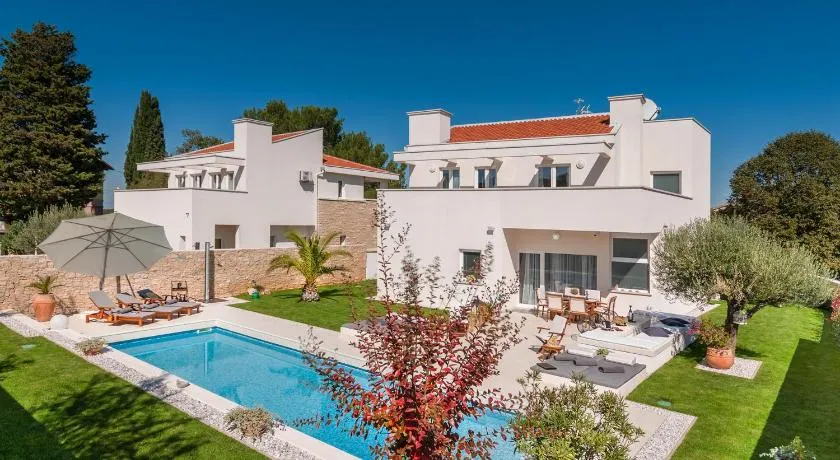 Villa Bella- White - Image 1