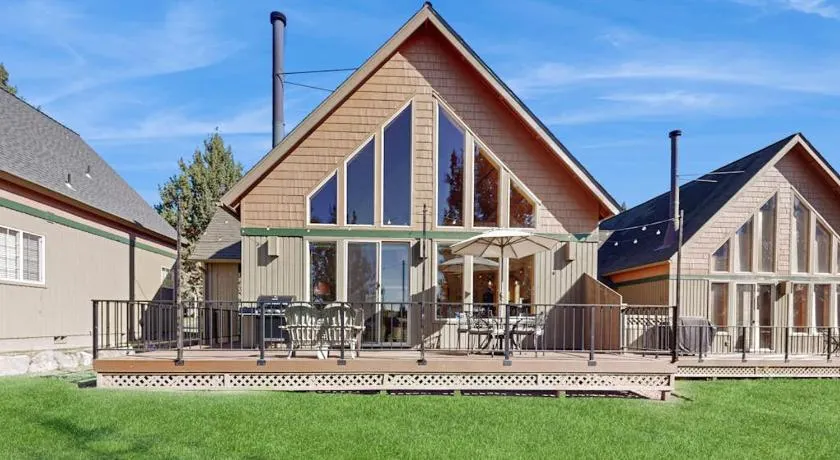 Charming resort home with fireplace deck gas grill and gas stone fireplace - Image 1