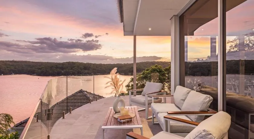 Luxe Waterview Double Room in Caringbah South - Ideal for Relaxation - Shared Bathroom - Image 1