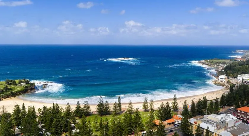 Bright Family Retreat Near Coogee Beach with Parking - Image 1