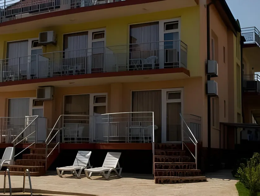 Barex Family Hotel - Image 1