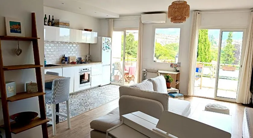 Stunning 2 bedroom apartment with Terrace and Sea view, Nice Cimiez Liberation - Image 1