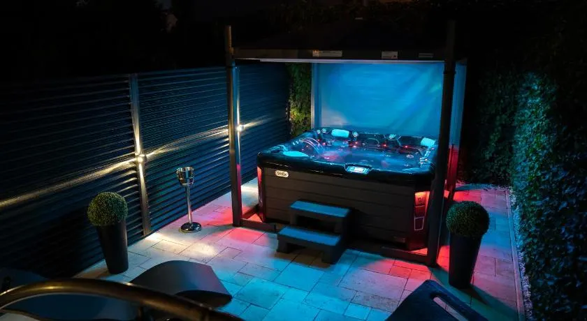 The Residence Central Jacuzzi Boutique (Adult Only) - Image 1