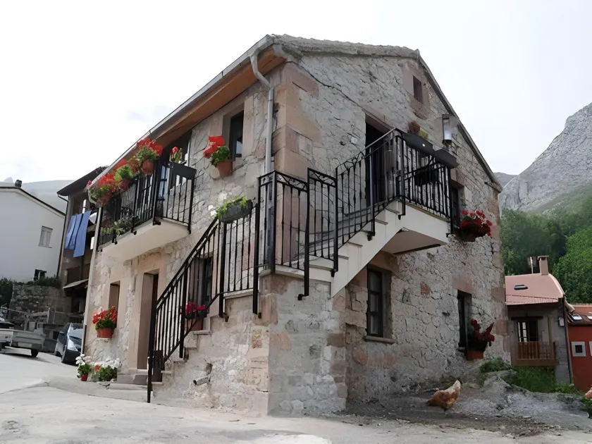 Apartamentos Rurales El Tio Pablo Picos de Europa Tresviso - Image 1