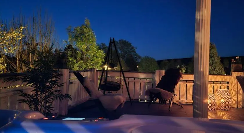 Sommerferie nær sjøen, jacuzzi, bålpanne og grill, - Image 1