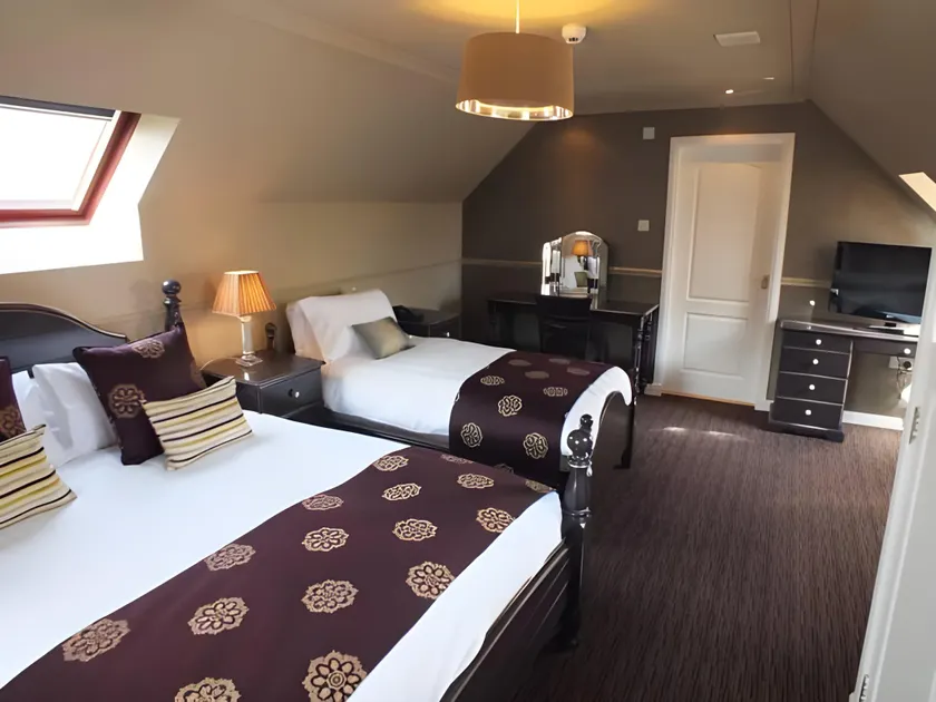 Dalziel Park Hotel - Image 1