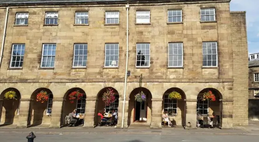 No 6 The Square Tearooms & Accommodation - Image 1