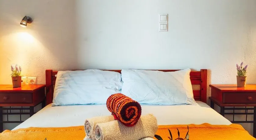 Rena's Rooms Μελίντα - Image 1